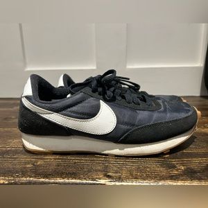 Nike daybreak sneakers